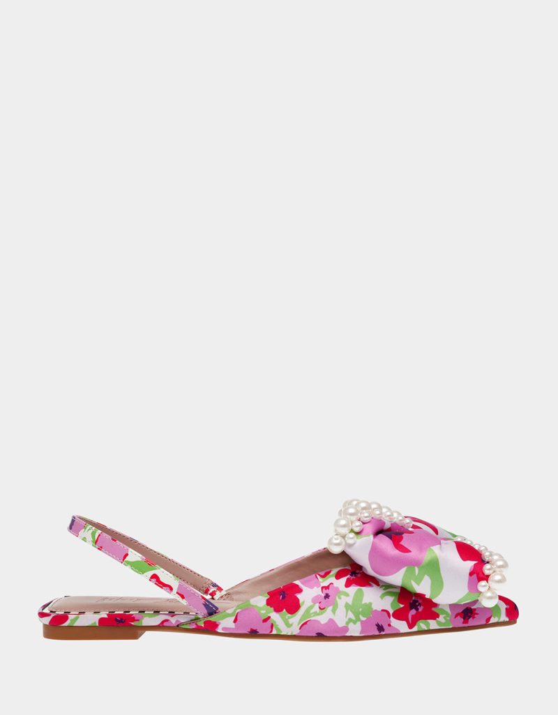 BETSEY JOHNSON SHOES CAMILO WHITE FLOWER SIDE