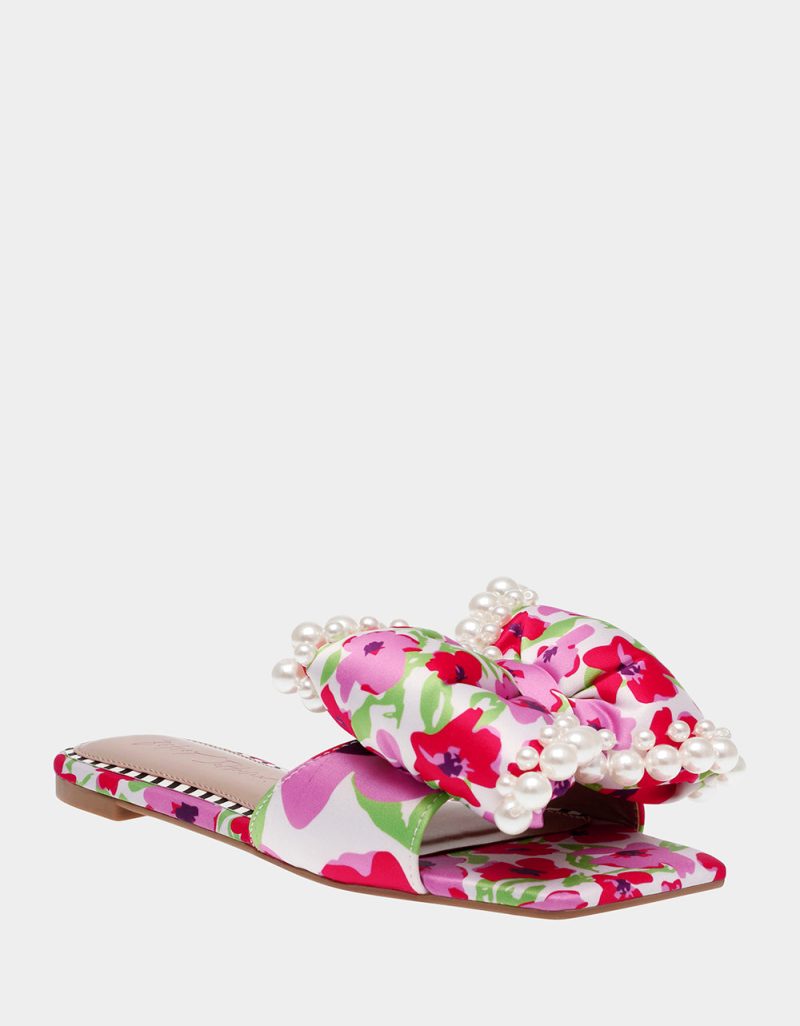 BETSEY JOHNSON SHOES LIAH WHITE FLOWER