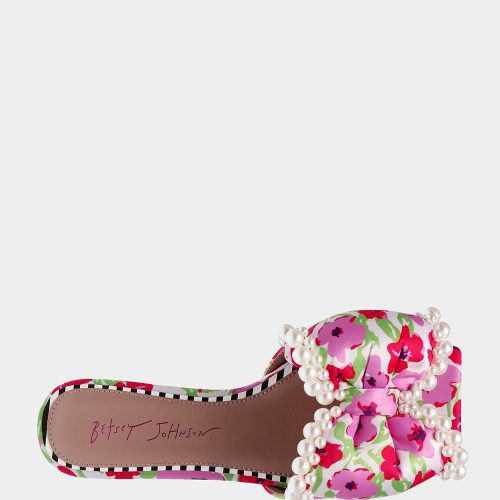 BETSEY JOHNSON SHOES LIAH WHITE FLOWER TOP