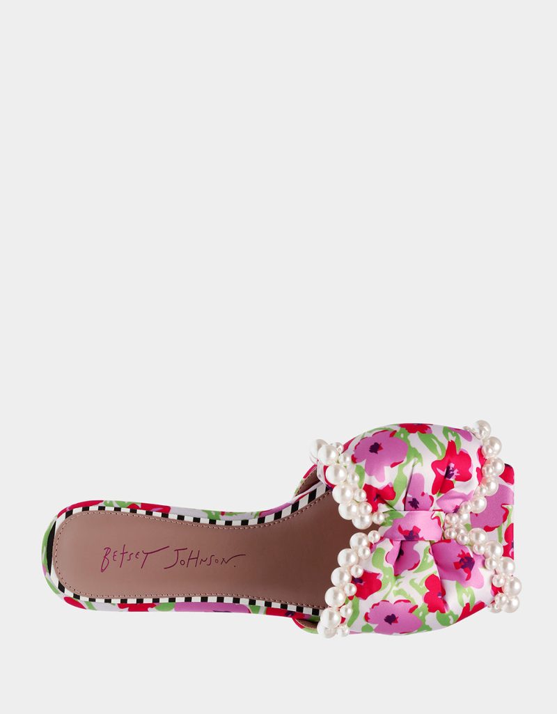 BETSEY JOHNSON SHOES LIAH WHITE FLOWER TOP