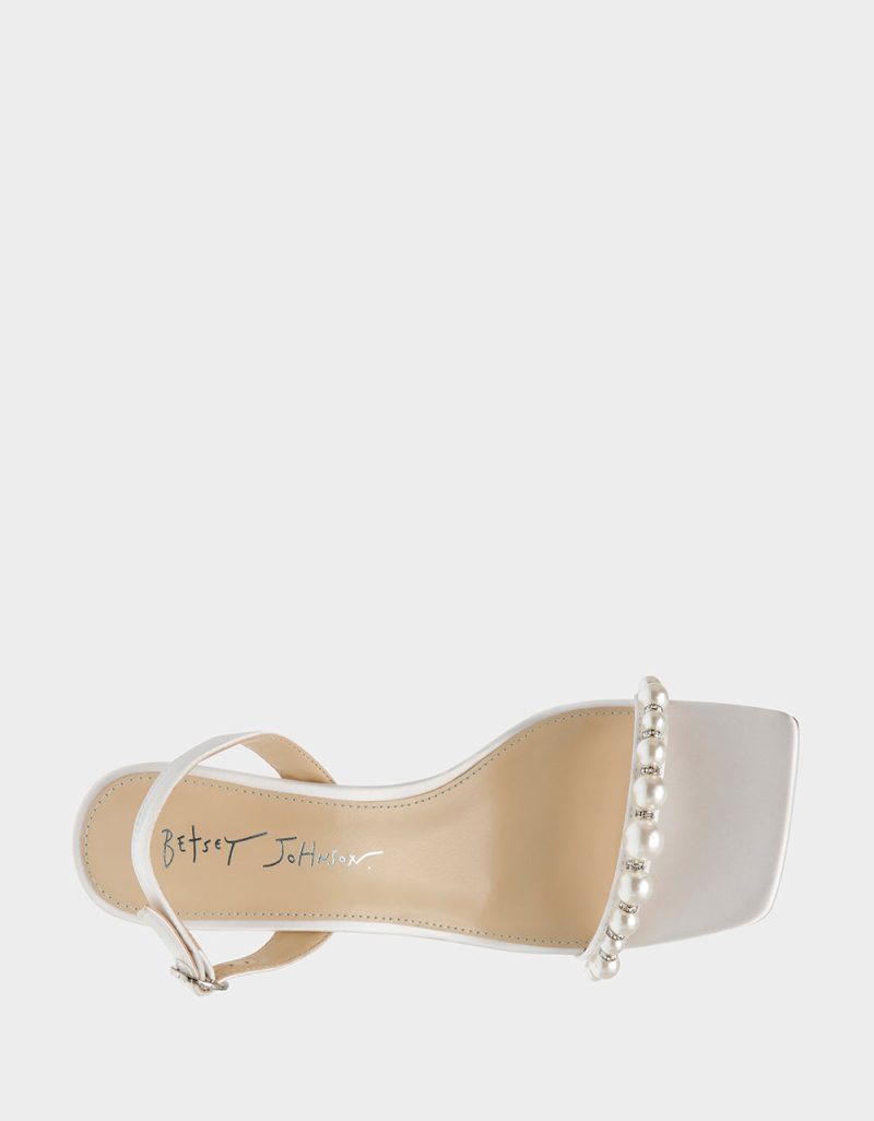 BETSEY JOHNSON SHOES SB DELTA IVORY TOP